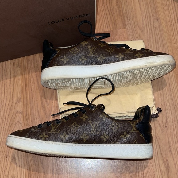 Men’s Louis Vuitton Sneakers - Picture 4 of 7